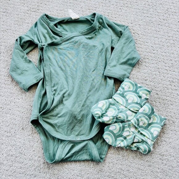 Kate Quinn sage green bamboo kimono bodysuit and rainbow booties - Picture 1 of 6